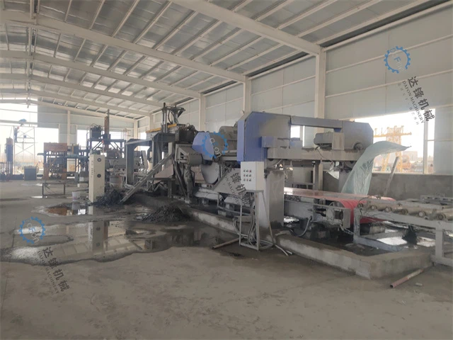 Self-insulated blocks machine Self-insulated blocks machine